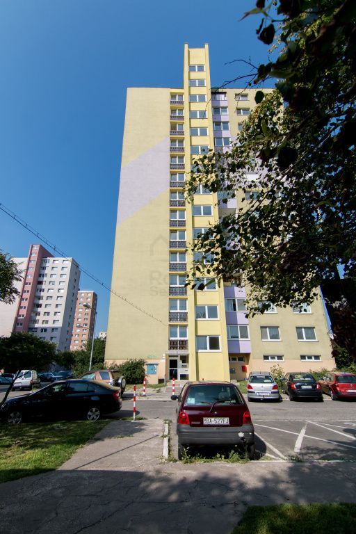 PRENAJATÉ: 3 izb. byt, Saratovská ul. 17, Dúbravka, Bratislava IV 3222 | Roweservices s.r.o