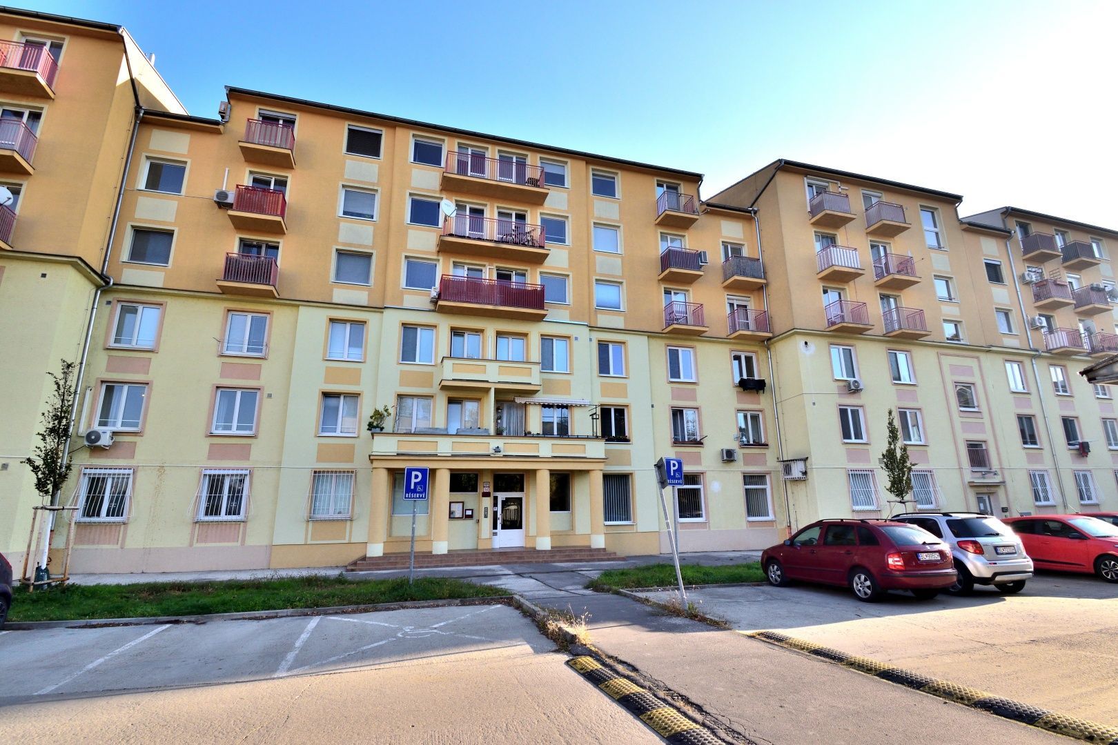 PRENÁJOM: 2 izb. byt. Doležalova 15, Trnávka, Bratislava II – NADSTAVBA – TOP PONUKA 3405 | Roweservices s.r.o